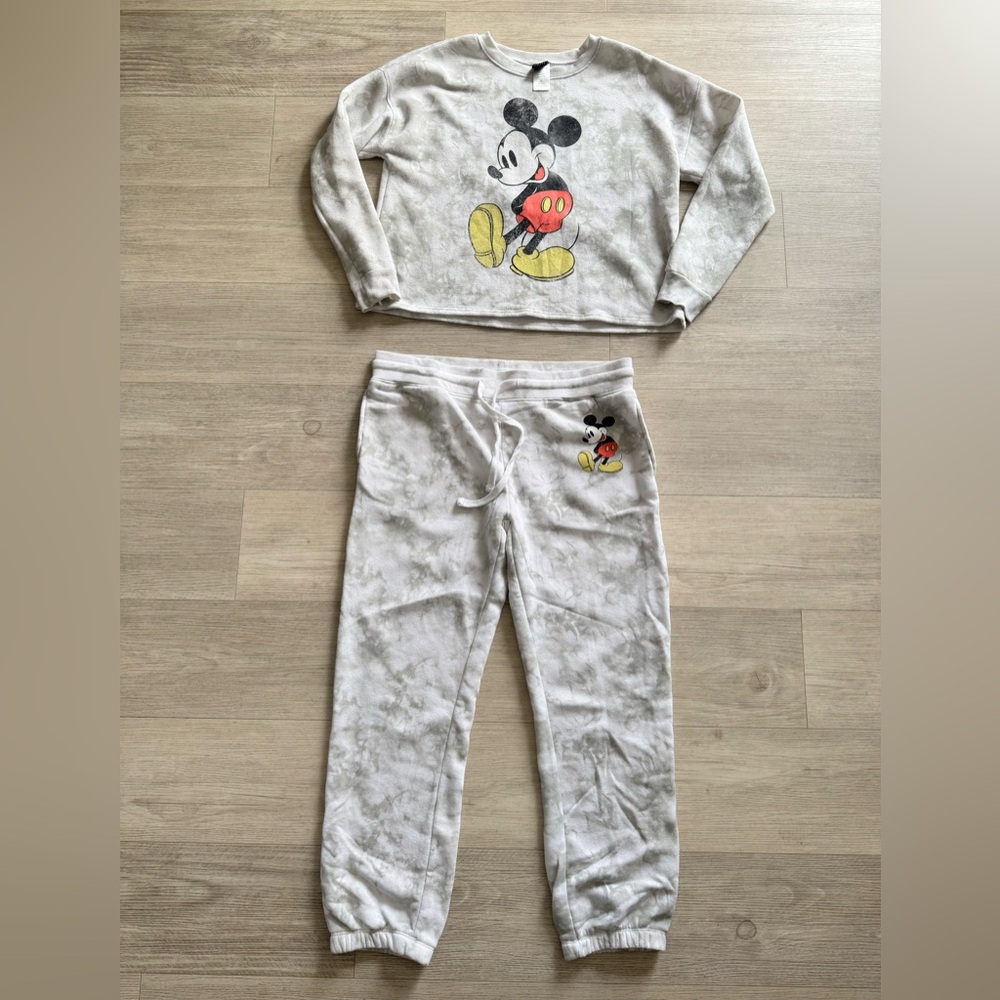 Women’s Mickey Mouse Gray and White Lounge Set